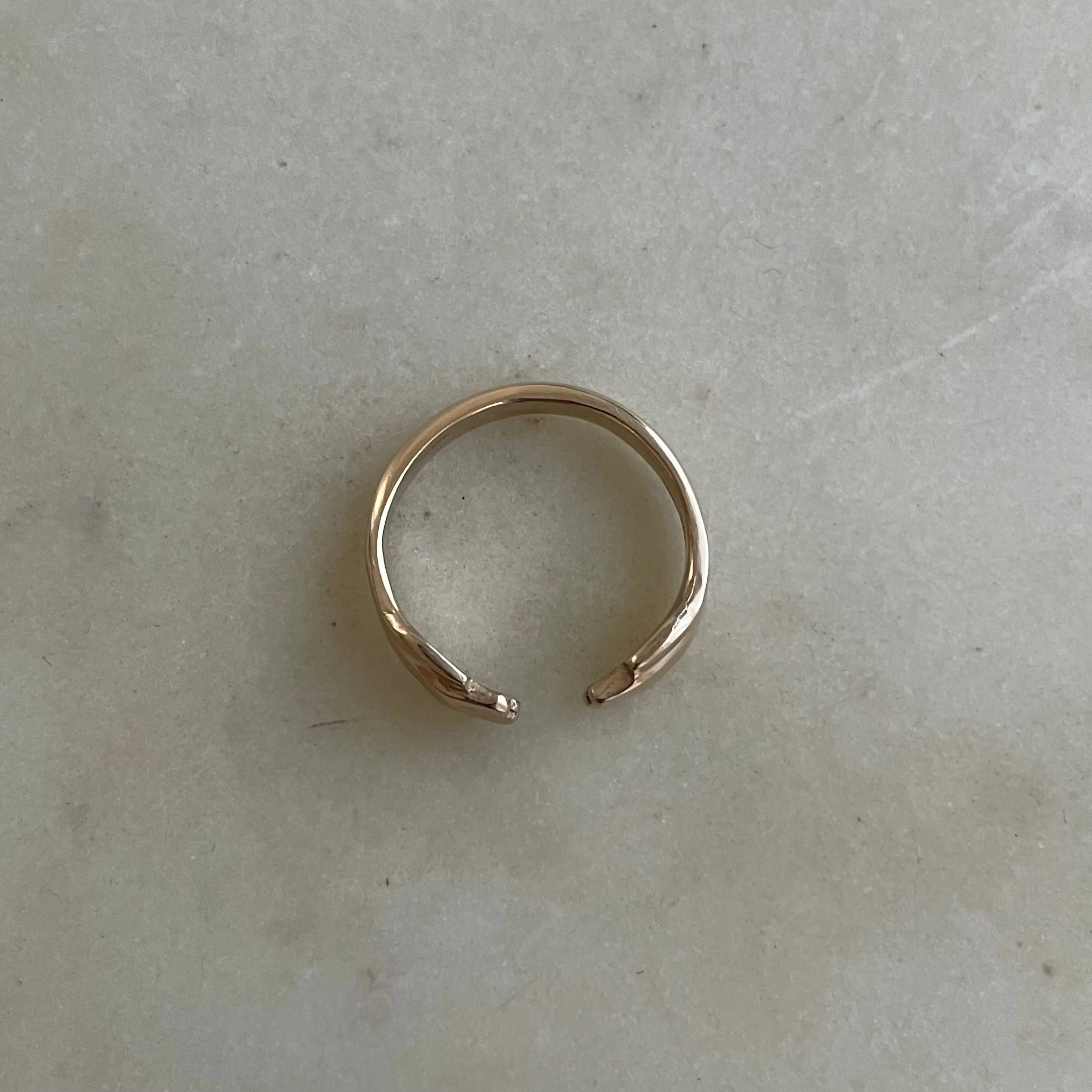 14K GOLD HUG RING