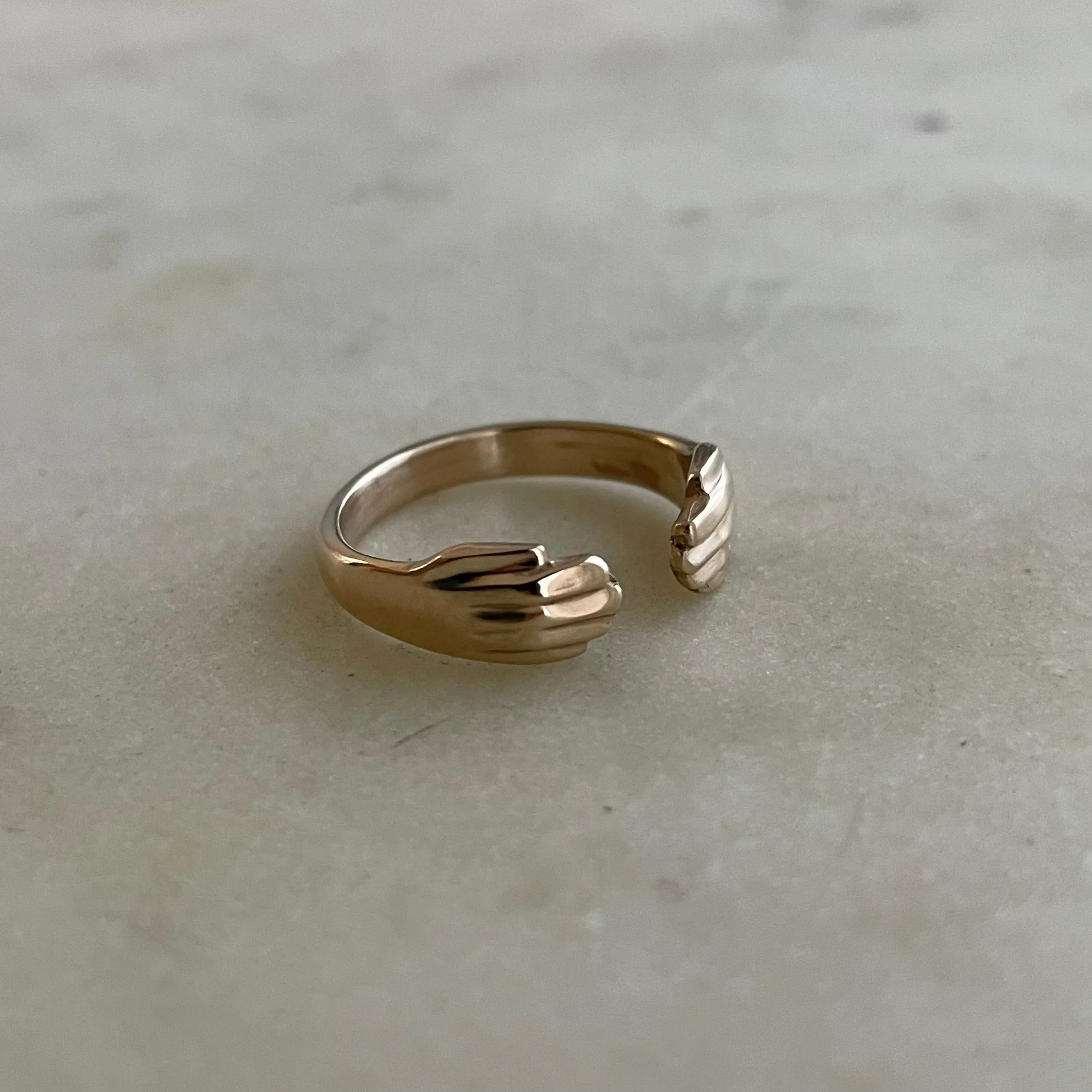 14K GOLD HUG RING