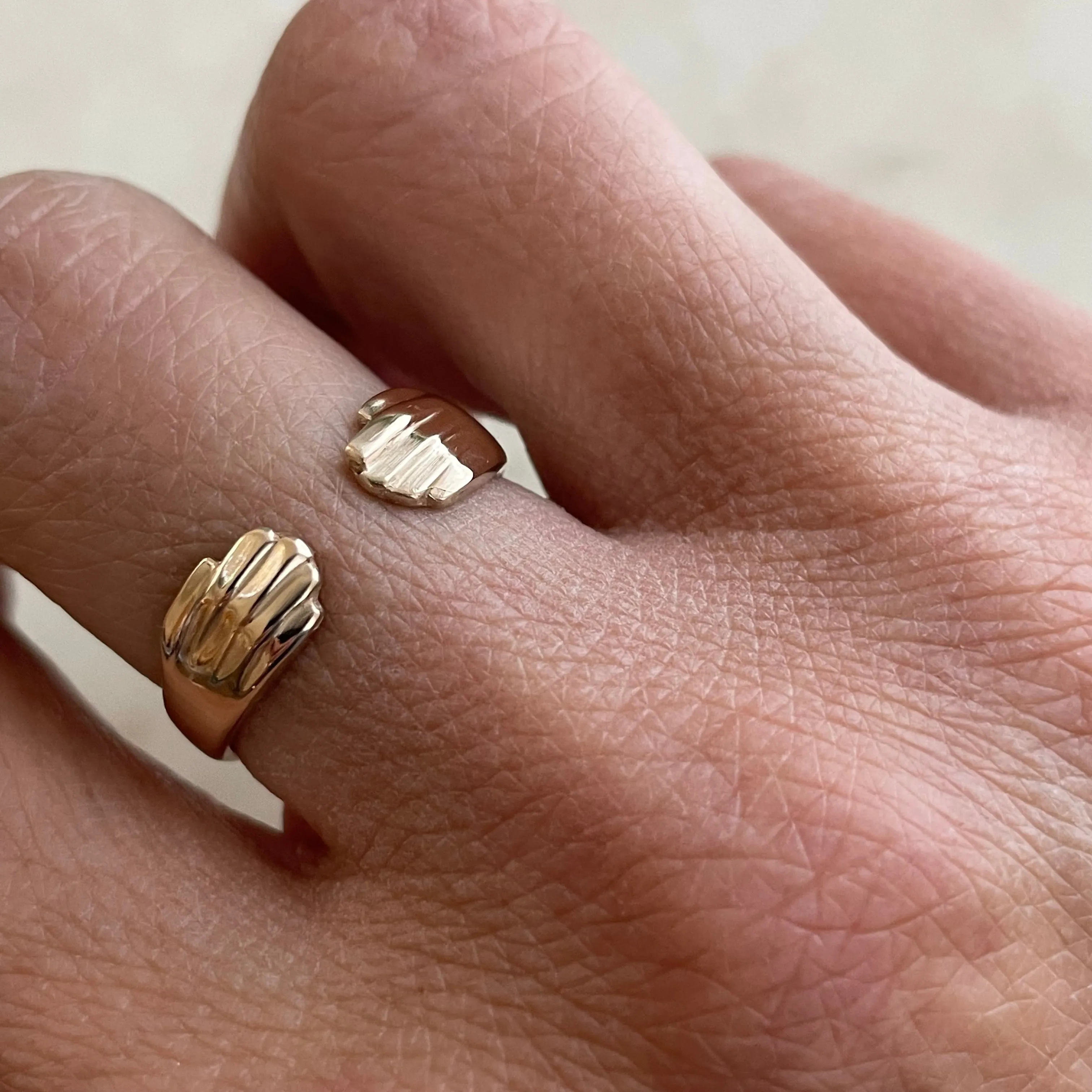 14K GOLD HUG RING