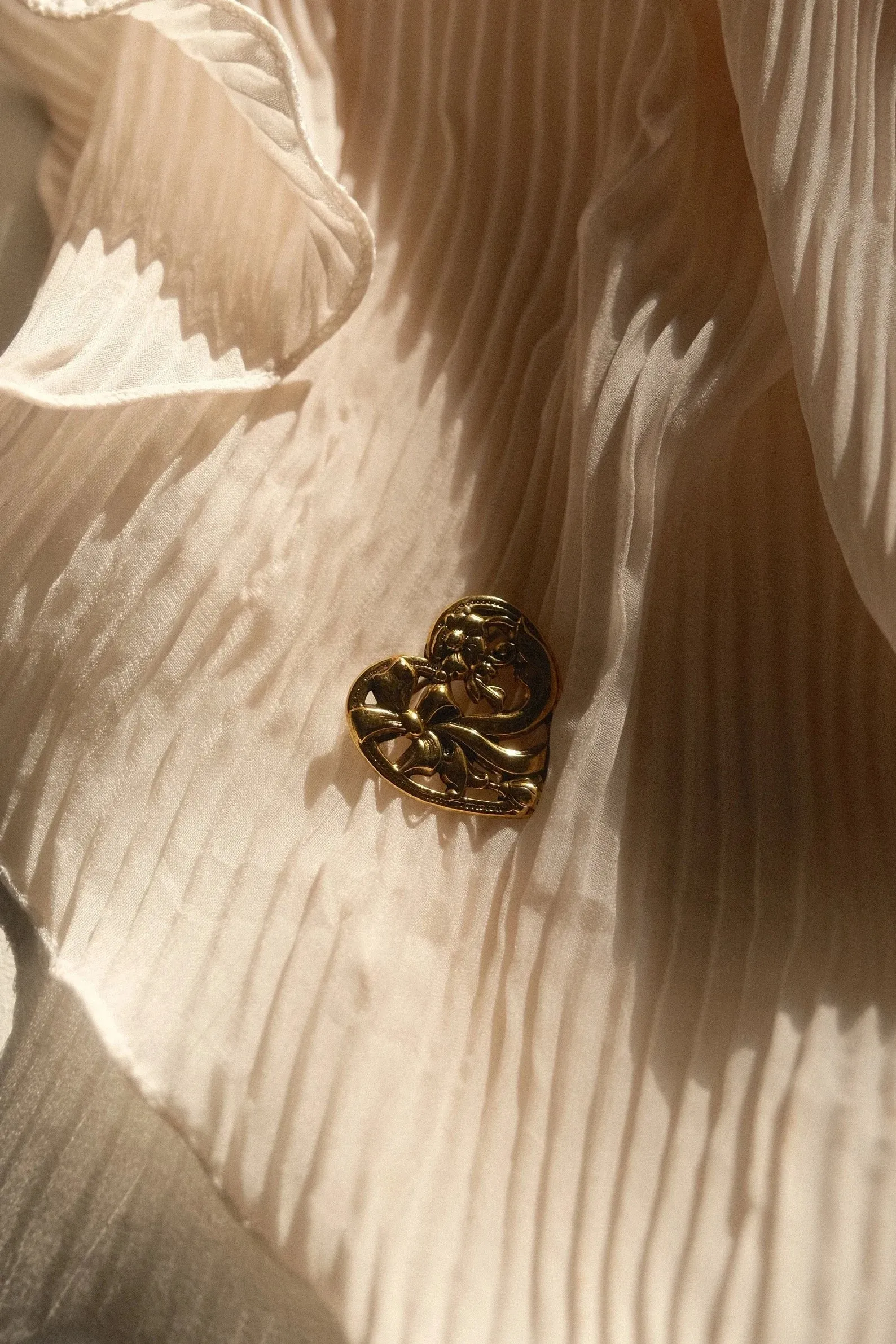 1990s Floral Heart Pin