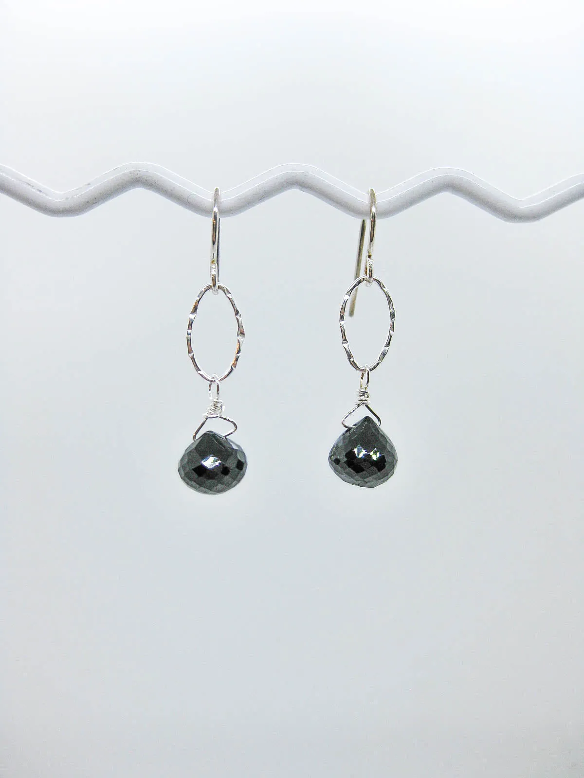 Chrysanthe: Black Spinel Earrings - e472