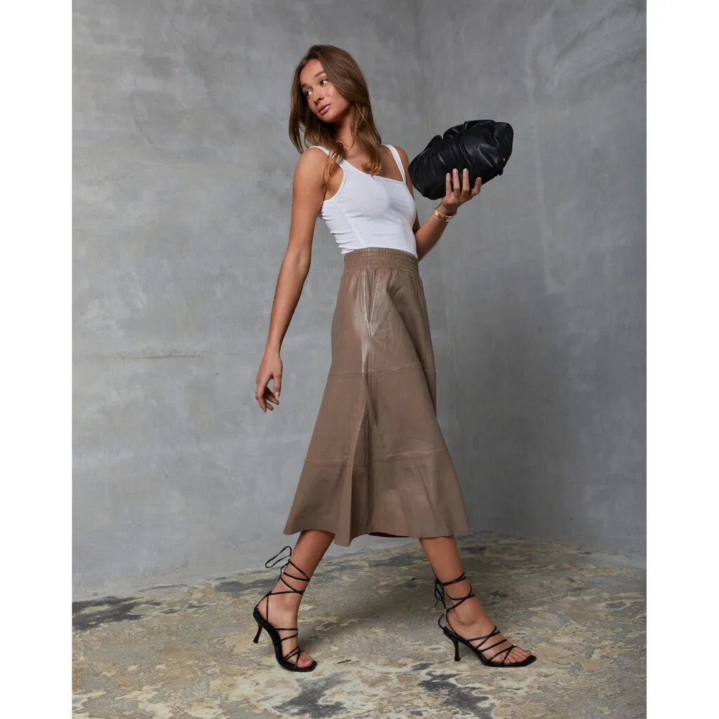 Everlyn leather skirt with elastic in waist / 50648 - Latte