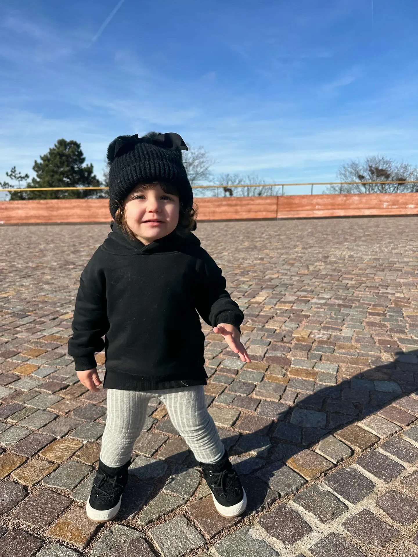 Knitted pompom hat with velvet bow