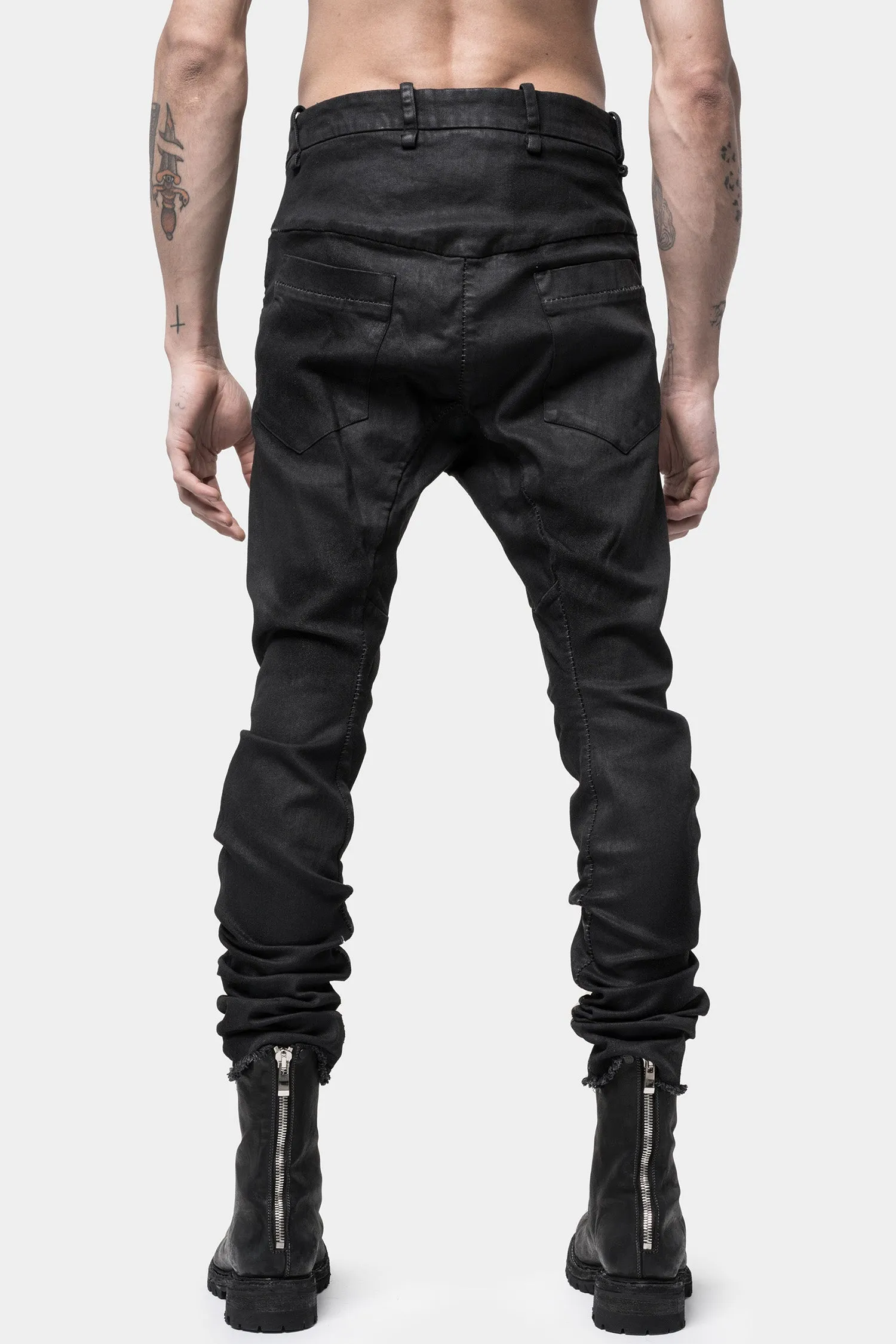 Layered pocket resinated jeans