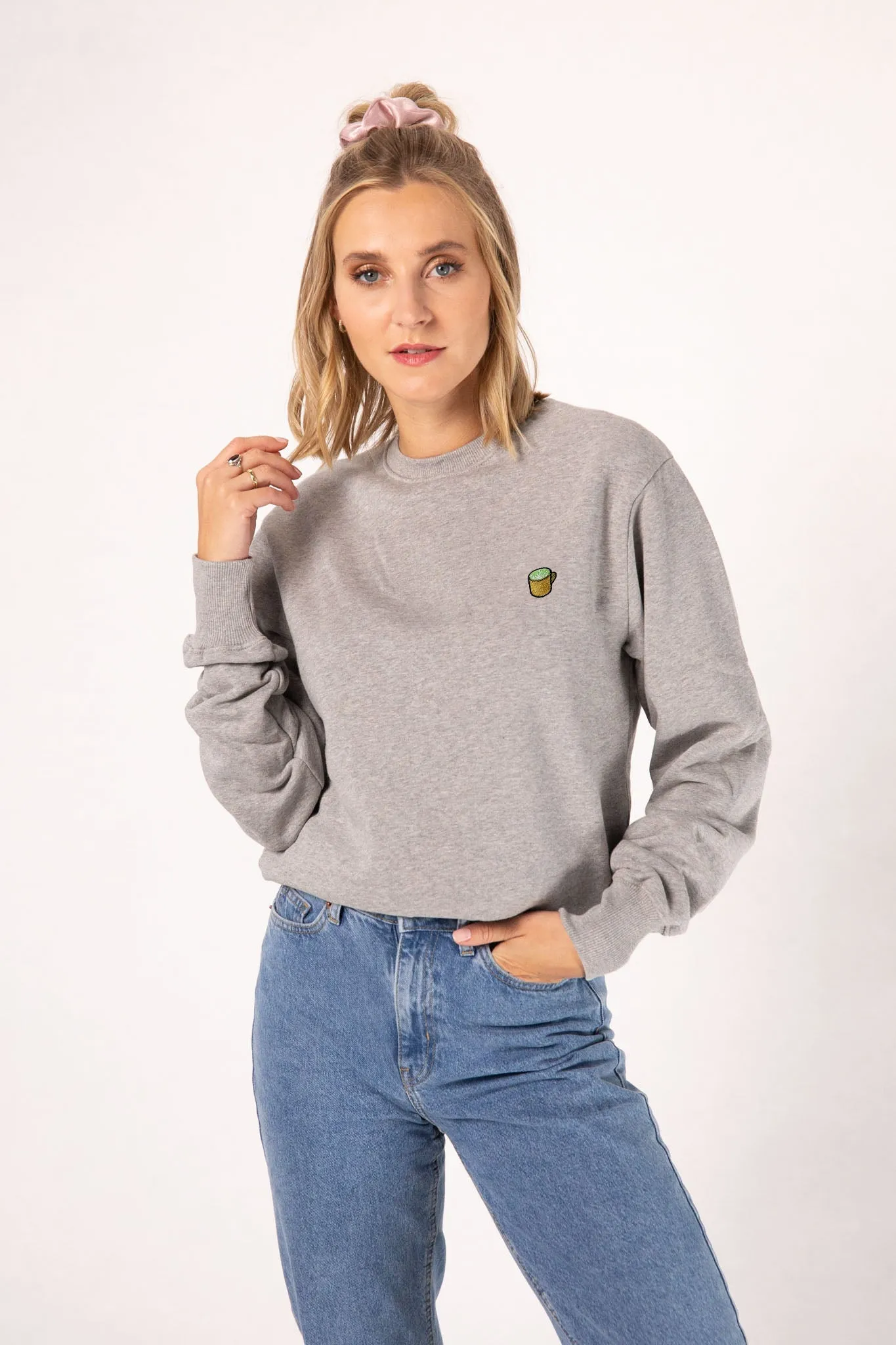 Matcha Latte  | Bestickter Bio-Baumwoll Frauen Pullover