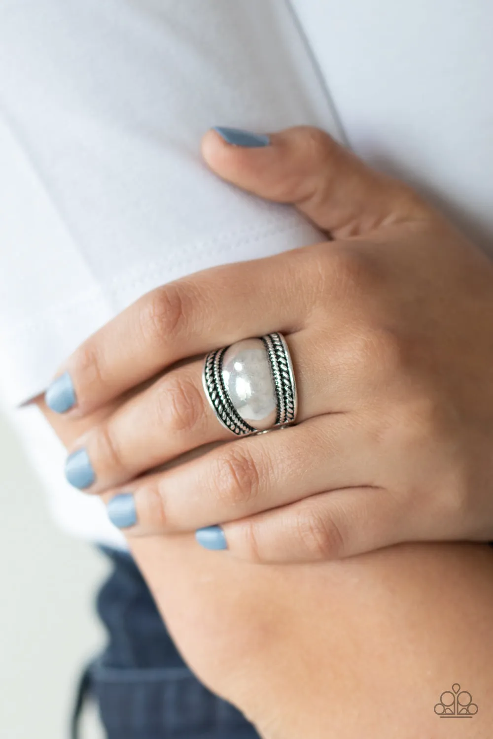 Paparazzi Bucking Trends - Silver Ring